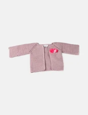 Casilda y jimena Chaqueta de punto rosa detalle pompon