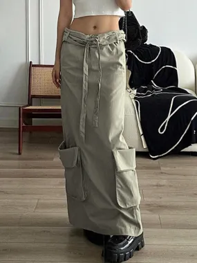 Midi skirt with tied-up cords and large low waist pocket.