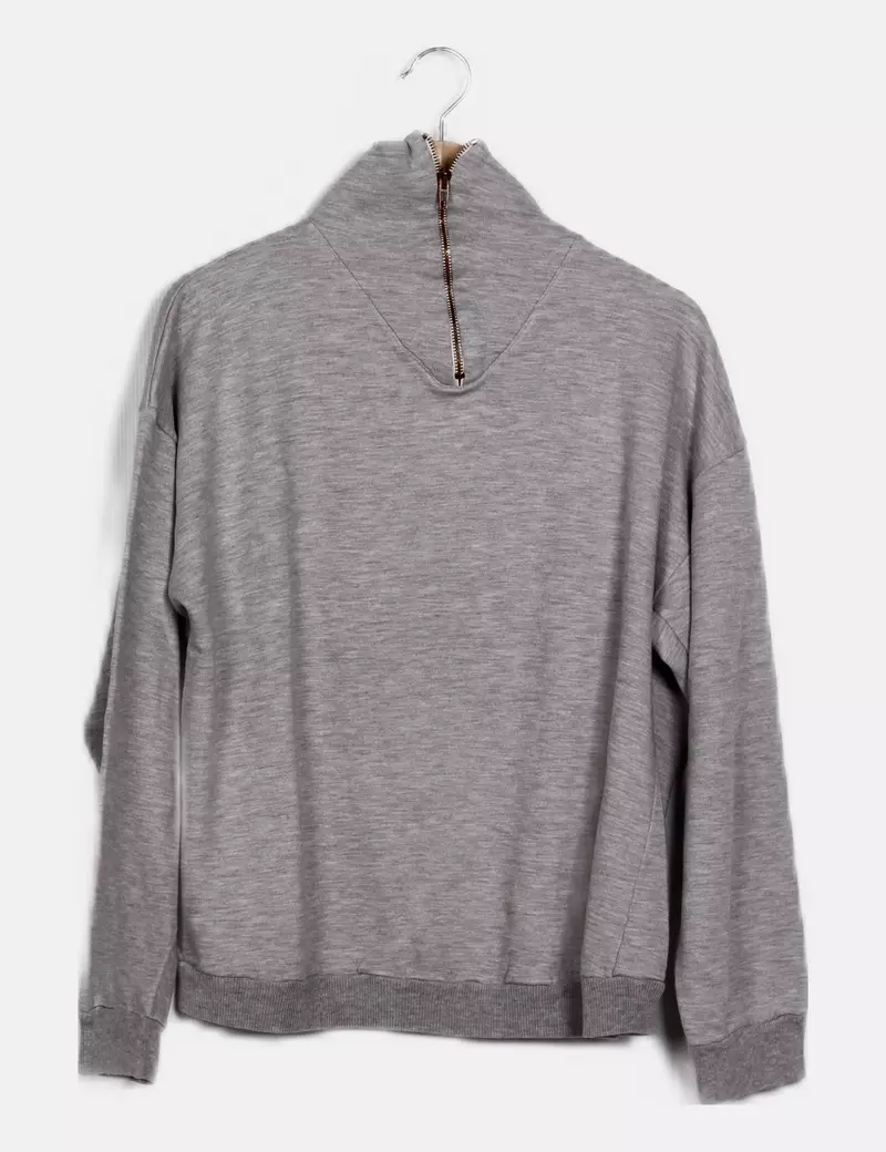 Gray Zip-Up Sweatshirt without Brand Name