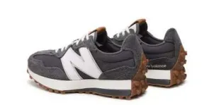 New Balance Sneakers Wholesale Price 60€ / Retail Price 125€